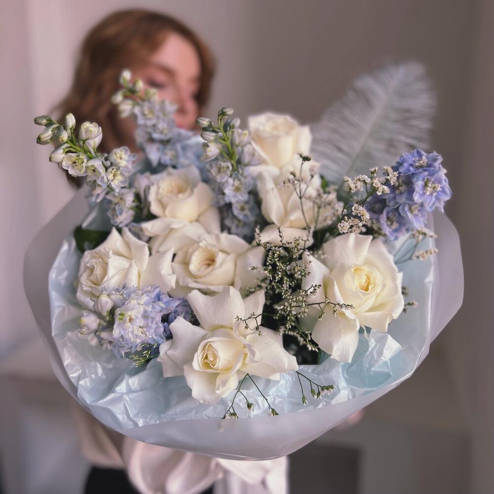 Букет с дельфиниумом 