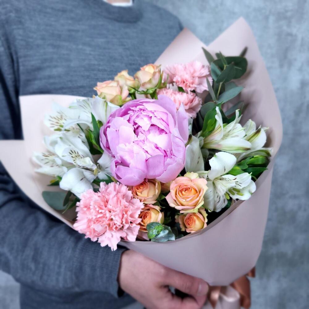 Сахарная вата Букет из пион с розой кустовой и альстромерией Сахарная вата Букет из пион с розой кустовой и альстромерией