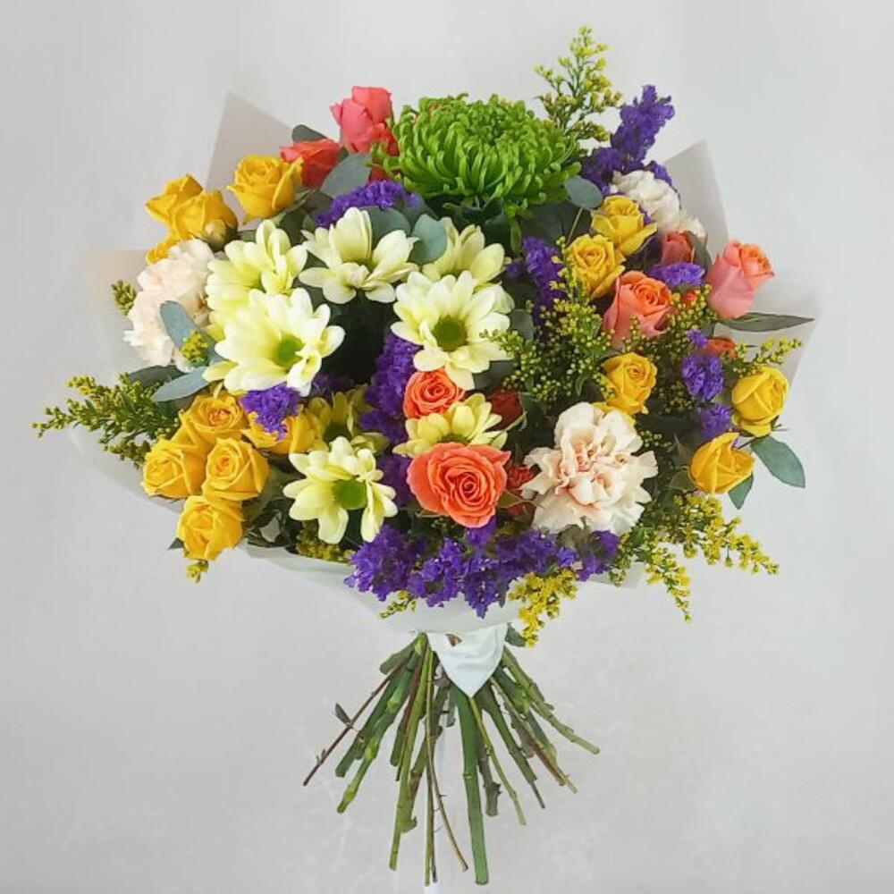 Букет из роз и хризантем