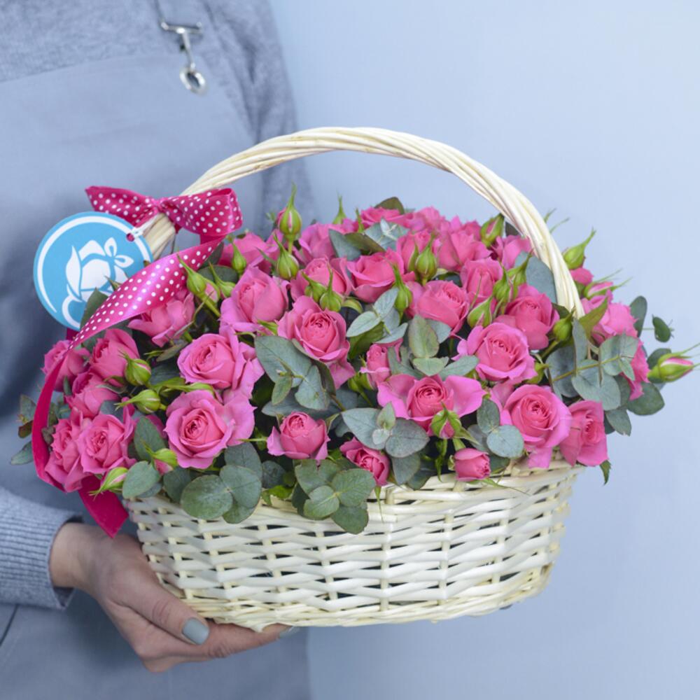 Корзина с кустовыми розами VALERIA