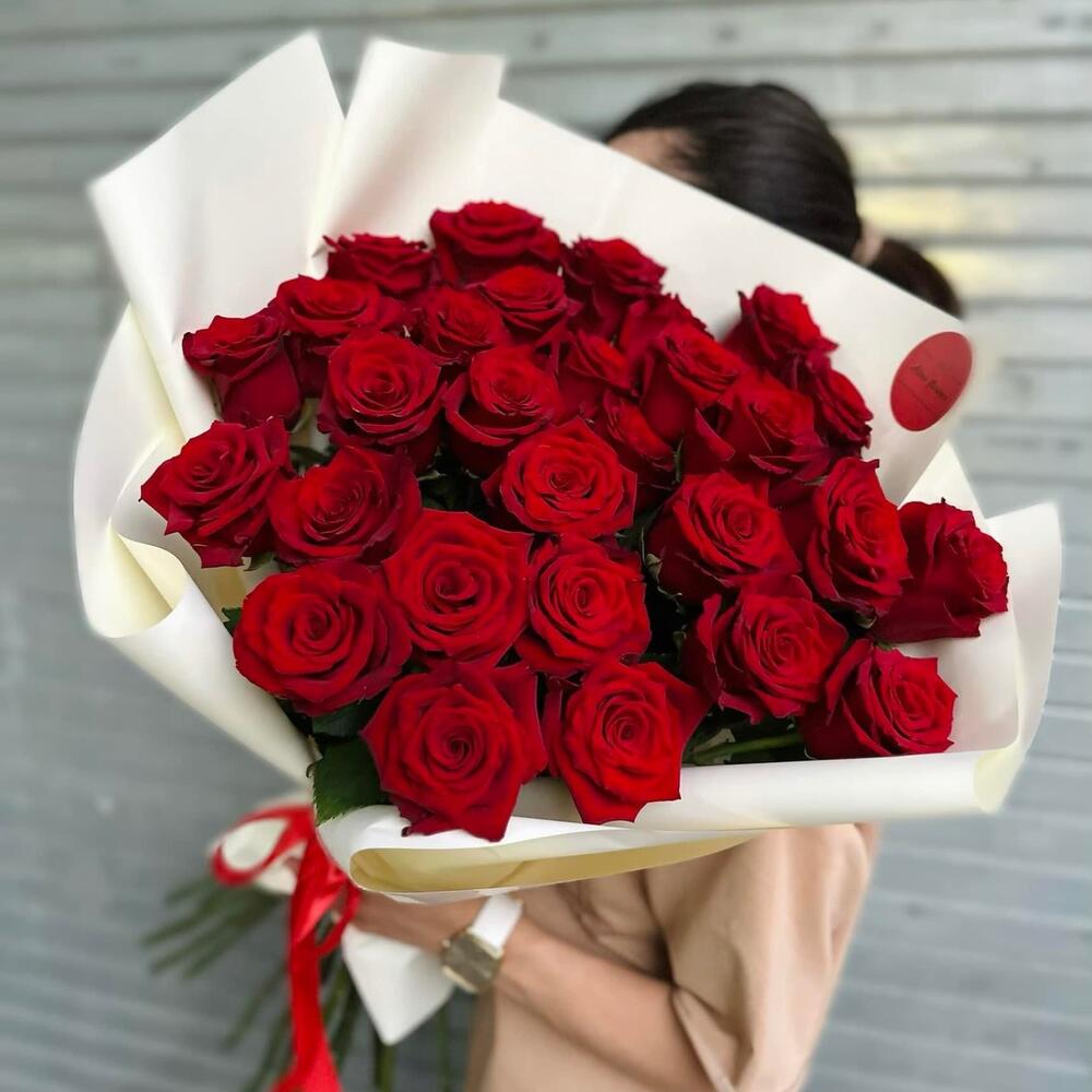 bouquet of red roses