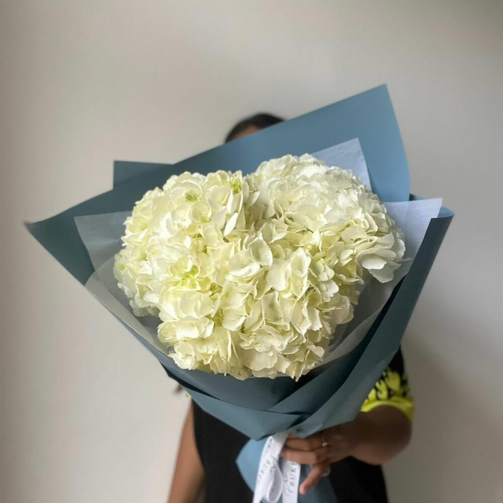 Букет из 3 белых гортензий