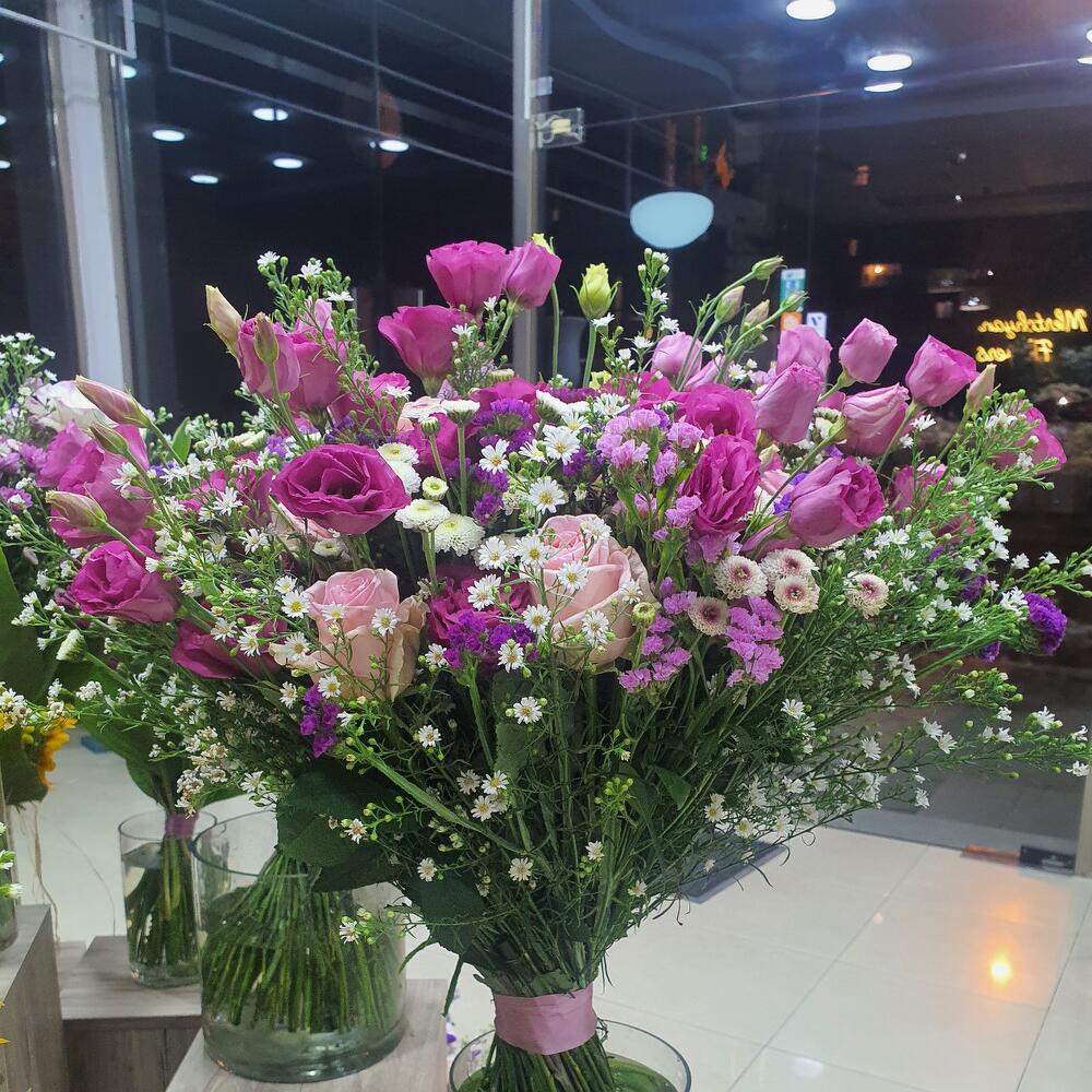 Лизиантус и  розы